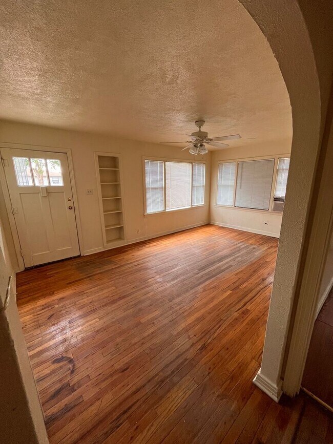 Building Photo - 2 br, 1 bath House - 1705 N Pontiac Dr