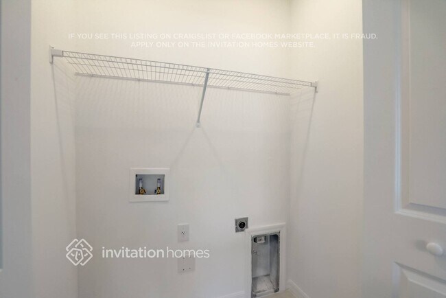 Building Photo - 2065 E Landings Wy