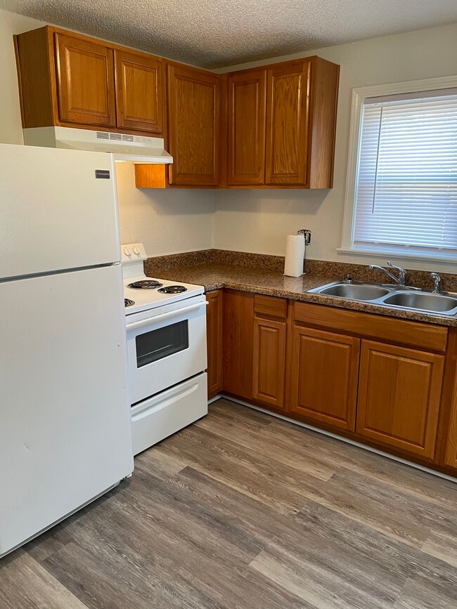 Kitchen - 3400 Dartmouth St