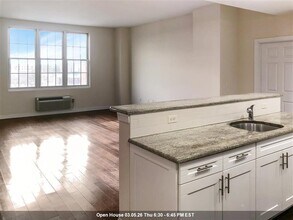 Building Photo - 319 Grant Ave