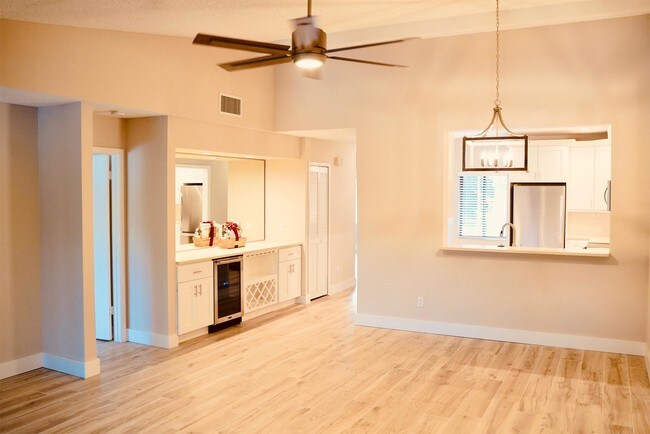 Building Photo - 6 Escondido Cir
