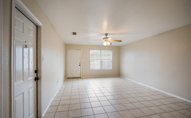 Foto del edificio - 1152 Misty Acres Dr