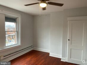 Building Photo - 1221 S 52nd St
