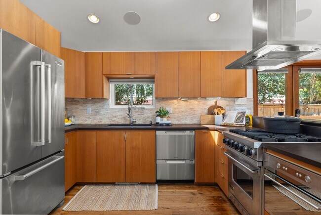 Foto del edificio - Modern Retreat in the Heart of Capitol Hil...