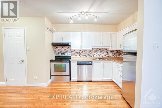 Building Photo - 55 Royal Field Crescent