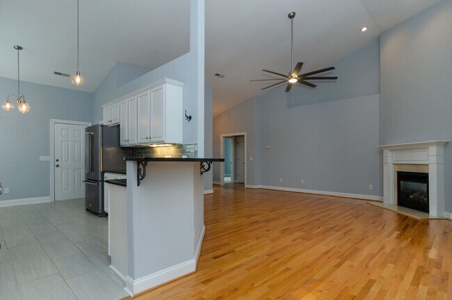 Foto del edificio - 206 Hanging Moss Ct