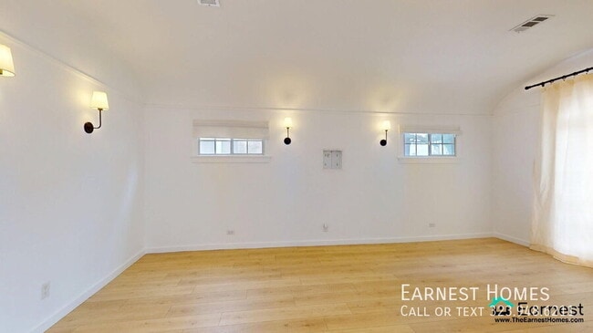 Building Photo - 2032 W 80th St