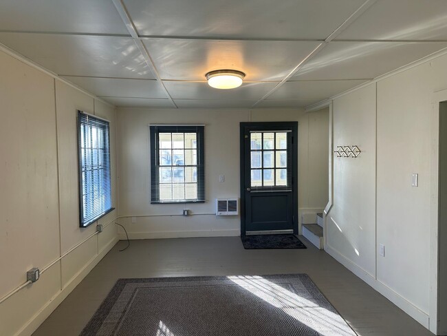 Building Photo - Updated 5 bedroom farm house with a large ...