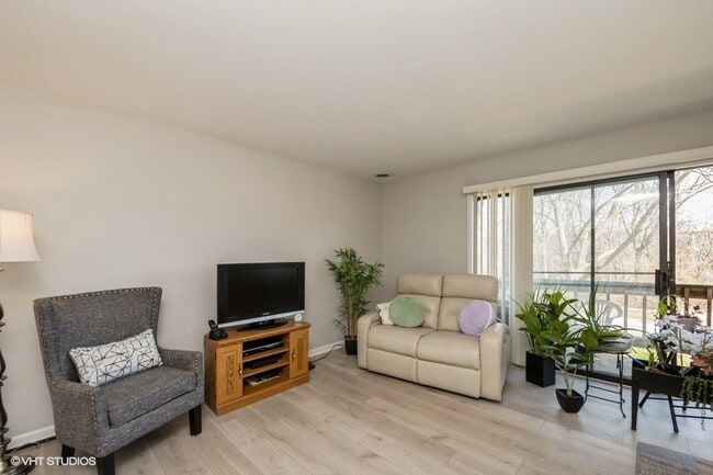 Foto del edificio - 260 E Court of Shorewood