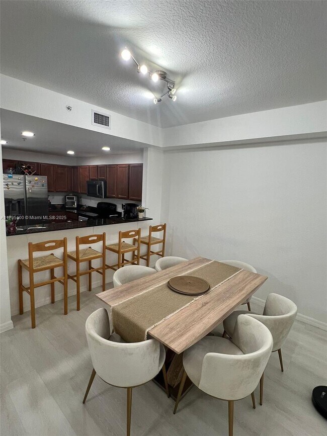 Foto del edificio - 8899 NW 107th Ct
