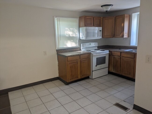 Foto del edificio - 3017 E 8th St