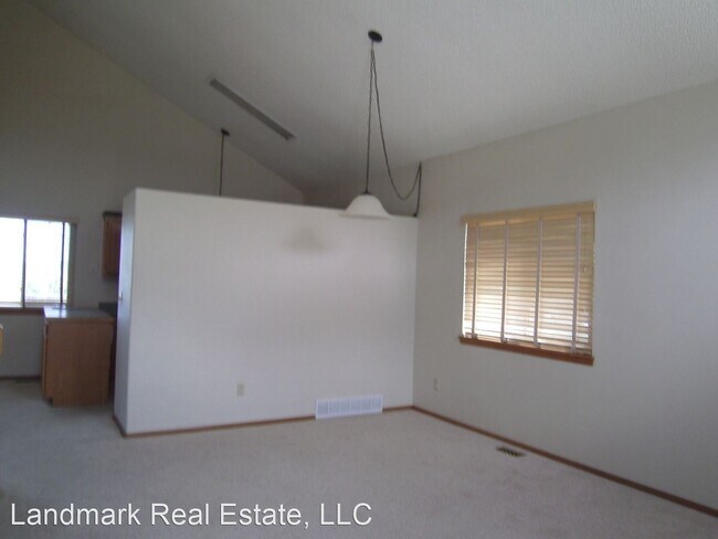 Building Photo - 3 br, 3 bath House - 525 Sinton Avenue
