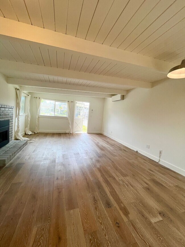 Building Photo - Waterfront Cottage in San Rafael! Utilitie...