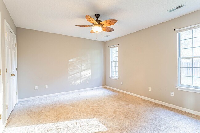 Building Photo - Better Than an Apartment!