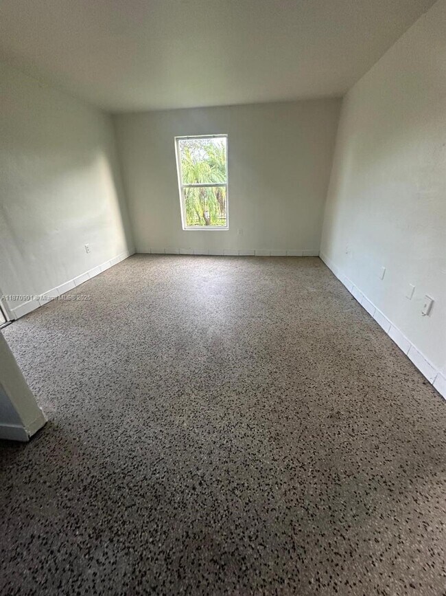 Foto del edificio - 1241 SW 4th St