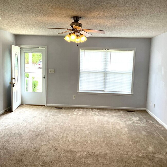 Foto del edificio - 3 Bedrooms, 2 Baths Home For Rent in Newto...