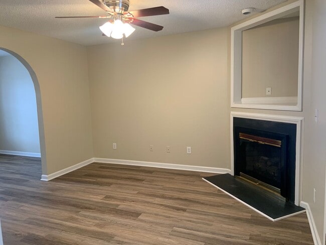 Building Photo - 3 BR House convenient to Hwy 29