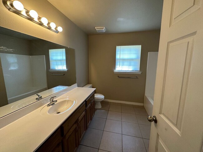 Building Photo - Come take a look at this 3-bedroom 2-bathroom home in Pottsville.