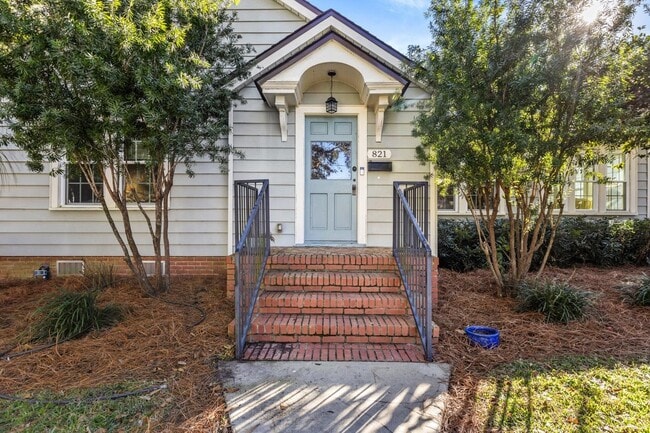 Building Photo - 821 Ingleside Ave