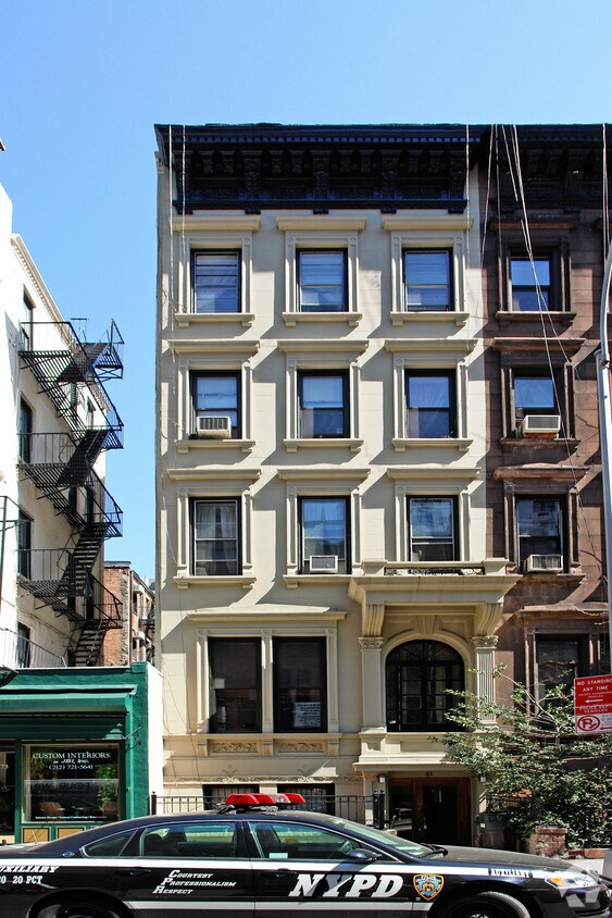 Foto del edificio - 61 W 82nd St