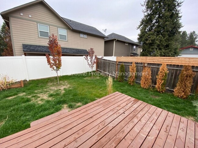Building Photo - 2 bed, 2 bath house w/ "She-Shed"