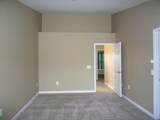 Building Photo - 140 Eastridge Cir