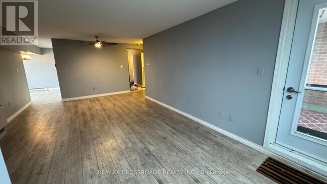 Building Photo - 80 Athol St E