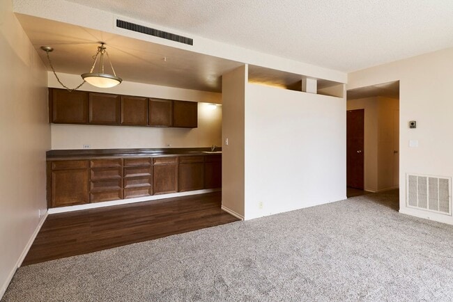 Interior Photo - Hollywood Towne House