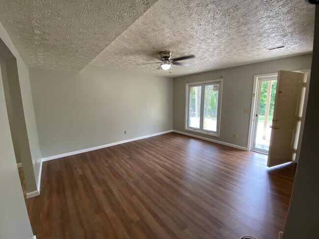 Foto del edificio - 131 Lake Dr