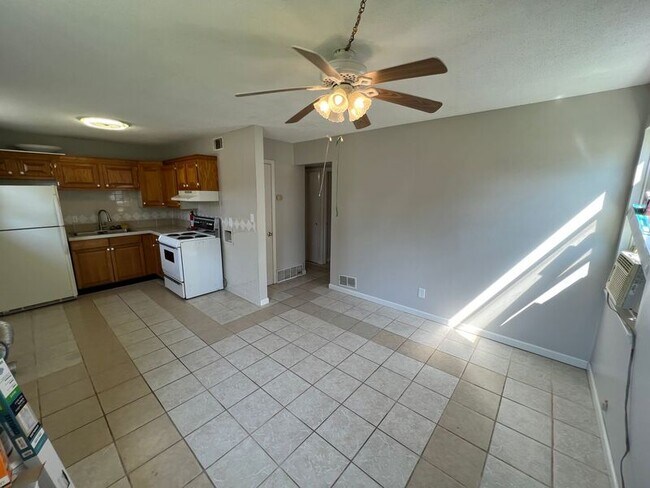 Foto del edificio - 6206 E 155th St