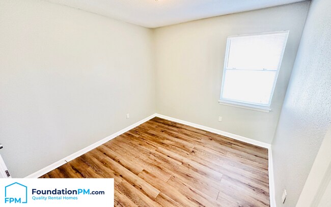 Building Photo - 3676 Royal Wood Dr