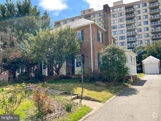 Building Photo - 1004 Noyes Dr