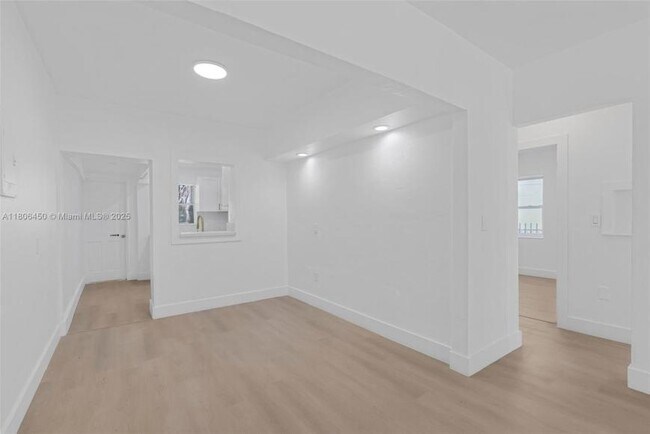 Building Photo - 2 bedroom in Miami FL 33161