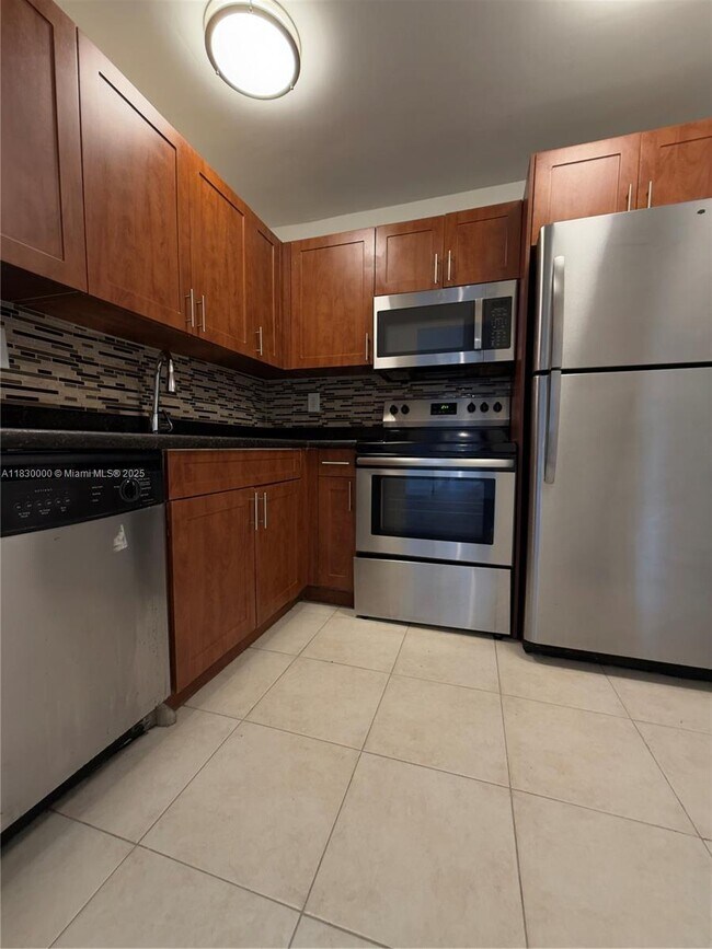 Foto del edificio - 482 NW 165th St