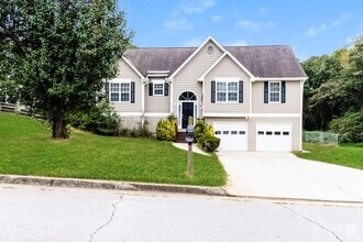Building Photo - 1440 Twin Manor Dr