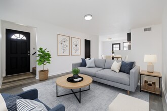 Building Photo - 01 Midland Heights Cir