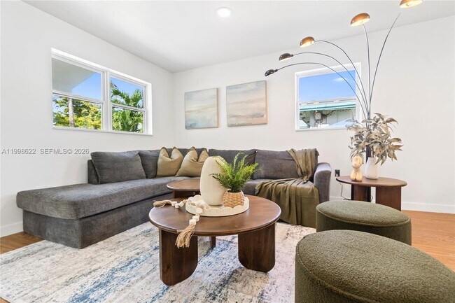 Foto del edificio - 1911 SW 57th Ave