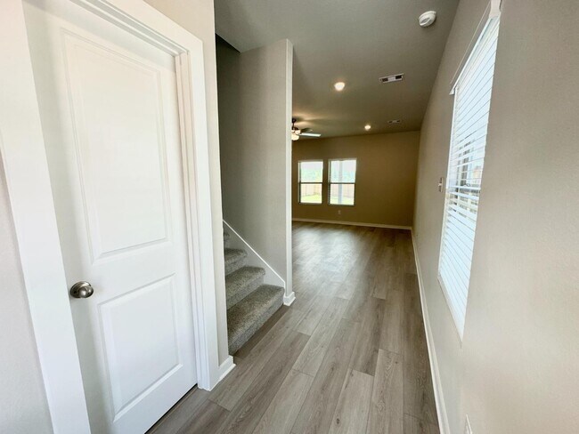 Building Photo - 12176 Ridge Top Dr