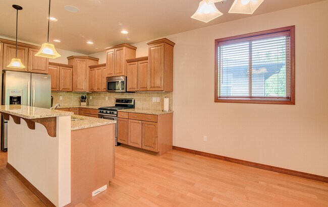Building Photo - 5565 Old Settler Dr