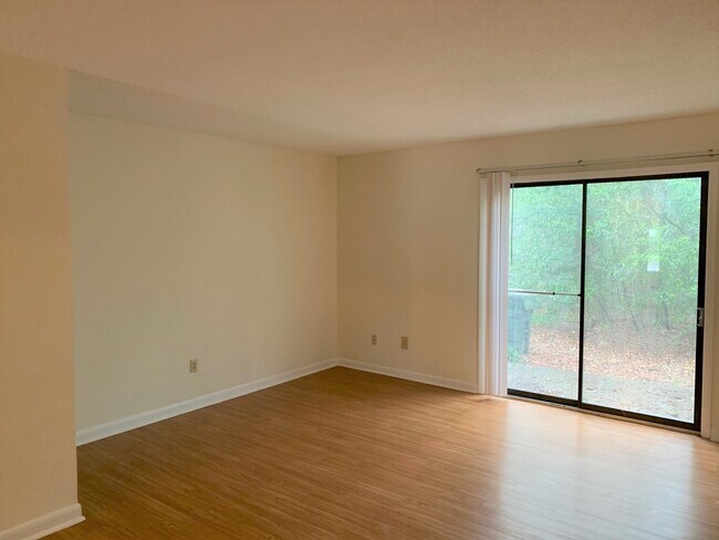 Foto del edificio - 2102 Spring Forest Rd