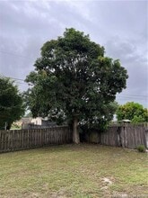 Building Photo - 160 SE Lakehurst Dr