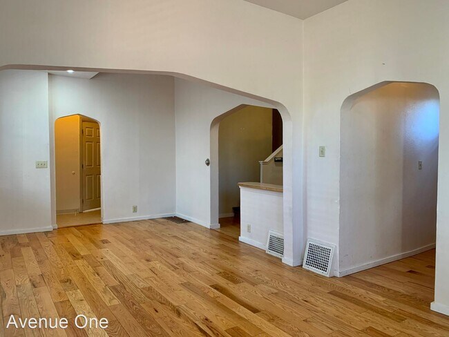 Foto del edificio - 3 br, 2 bath House - 312 25th Ave S