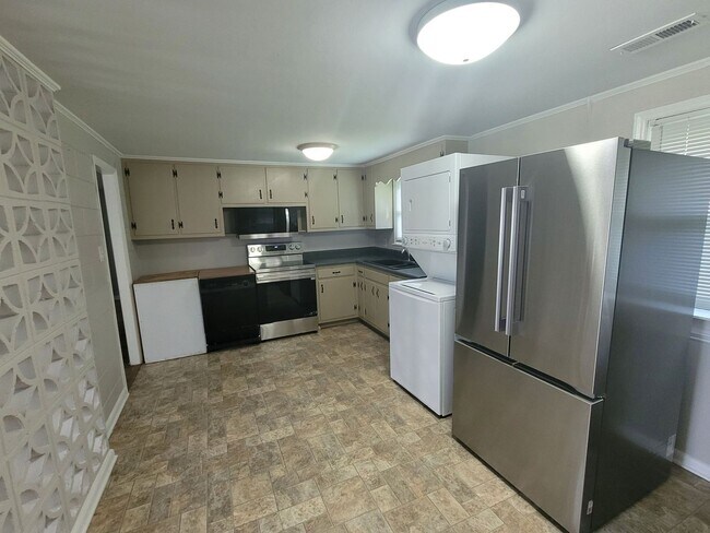 Foto del edificio - 6228 Watkins Rd