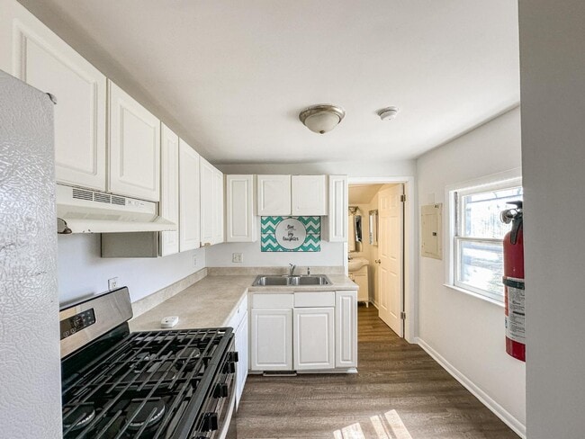 Building Photo - 14 N River St