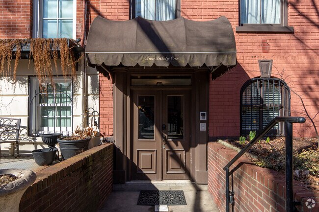 Entrance - 231 Warren St
