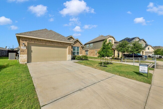 Foto del edificio - Beautiful 3 Bedroom/2 Bathroom Single Stor...