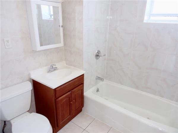 Foto del edificio - 1762 64th St