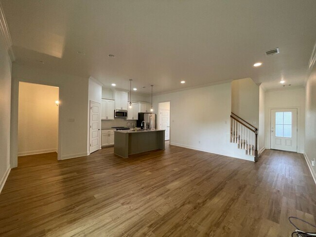Foto del edificio - 3 Bedroom Garden Home in Stonelake Village...