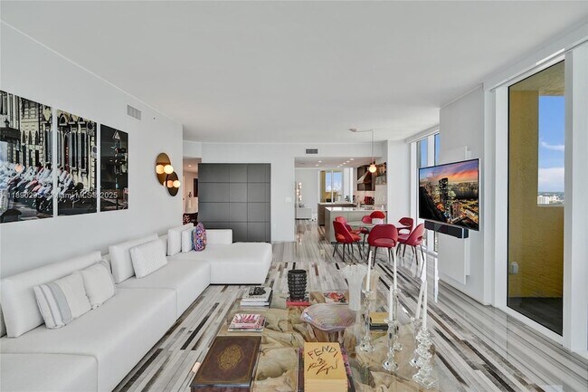 Foto del edificio - 17875 Collins Ave