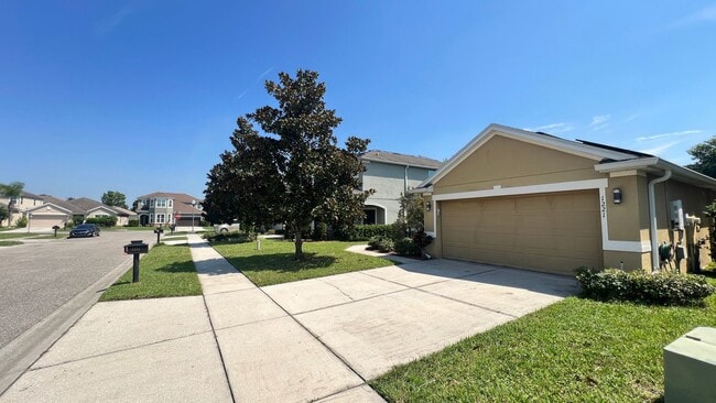 Building Photo - Spacious 5-Bedroom Home with Solar Panels ...
